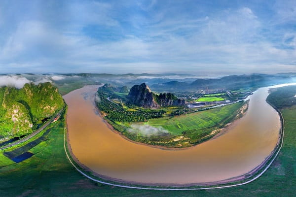 Bờ biển Việt Nam có khoảng bao nhiêu cửa sông đổ ra biển?