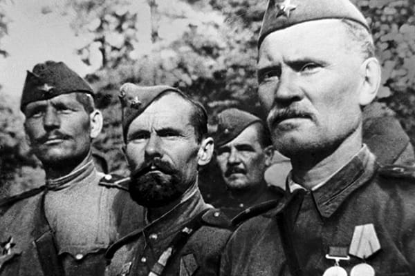 Chiến dịch nào của Liên Xô đã đánh tan đạo quân trung tâm mạnh nhất của Đức
