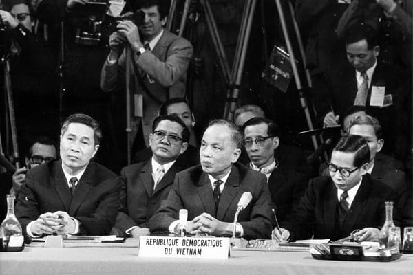 Thực tiễn 30 năm chiến tranh cách mạng Việt Nam chứng tỏ kết quả đấu tranh ngoại giao