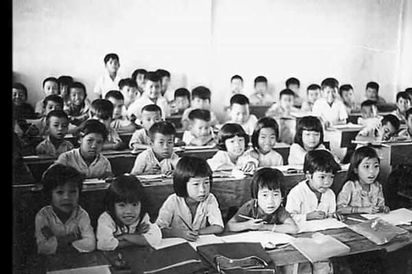 Một trong ba phương châm của công cuộc cải cách giáo dục phổ thông ở Việt Nam trong những năm 1950-1953 là