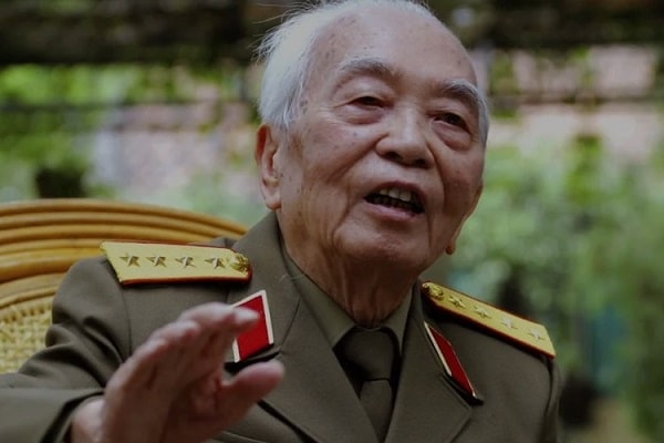 Đại tướng Võ Nguyên Giáp từng là giáo viên dạy môn gì?